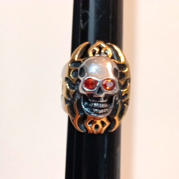 Skull Ring with Red Eyes and Gold Accents. - Picture 1 of 8